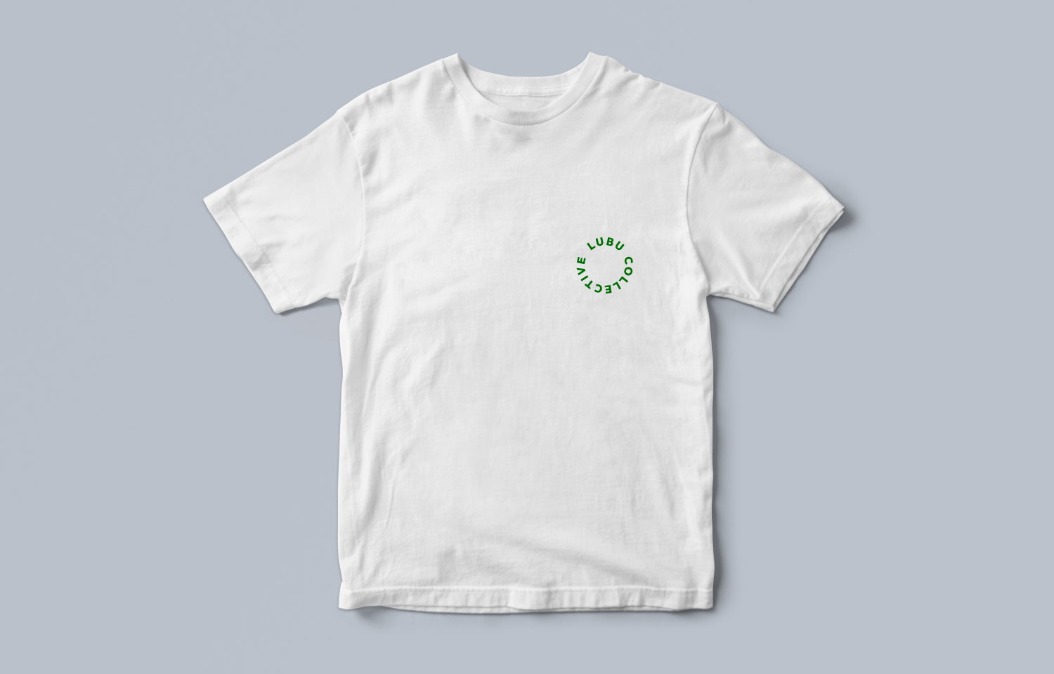 Blühendes Barock Tee – Frontansicht mit LUBU COLLECTIVE Schriftzug in Grün